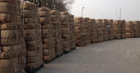 Pallets vol jute zakken op voorraad