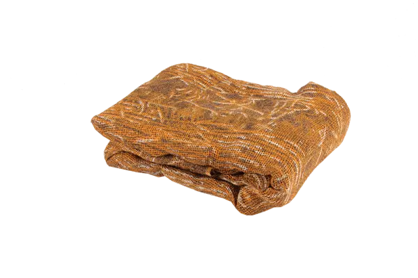 opgevouwde jute doek met rietcamouflage